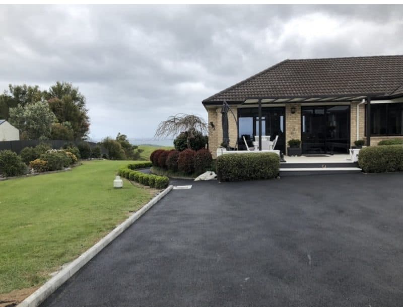 Finished asphalt driveway and turning area at a brick home with kerbing - Ambient Civil Auckland